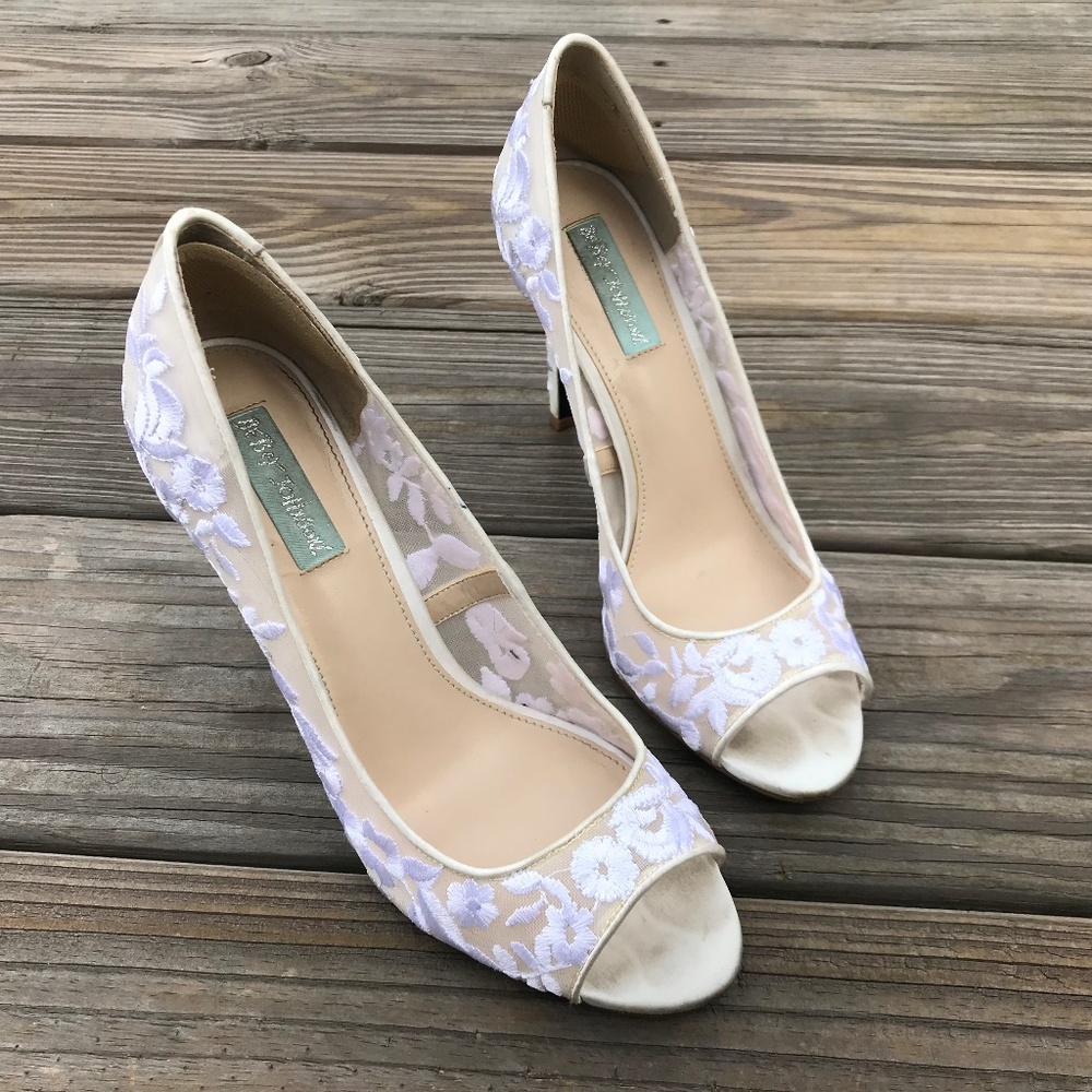 Betsey Johnson Women Heels Shoes Peep Toe White - Picture 2 of 8